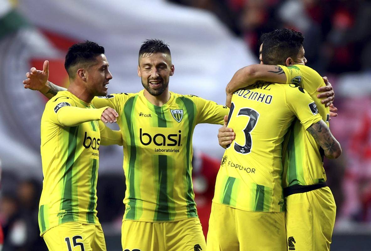 葡超冲刺阶段走向成谜，利物浦复出首秀，震撼外界，年轻球员得到机会的简单介绍