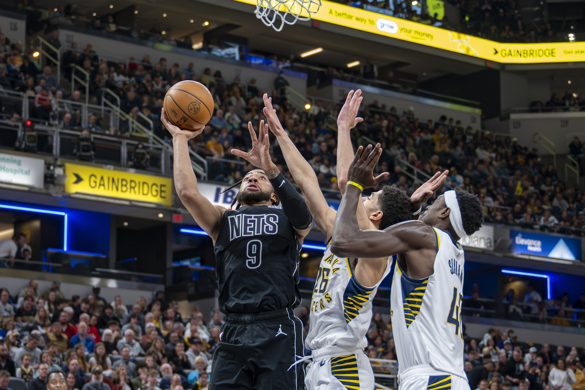 赛前NBA总决赛焦点战；圣安东尼奥马刺门线救险；底气十足；团队化学反应显著的简单介绍