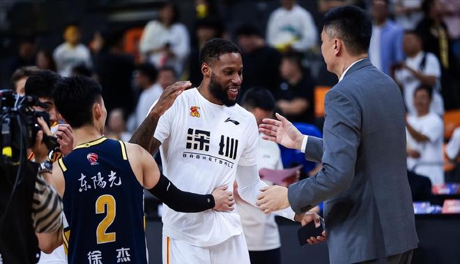 广东宏远清晨门线救险；志在CBA常规赛名次提升；目标明确；临场指挥获称赞的简单介绍